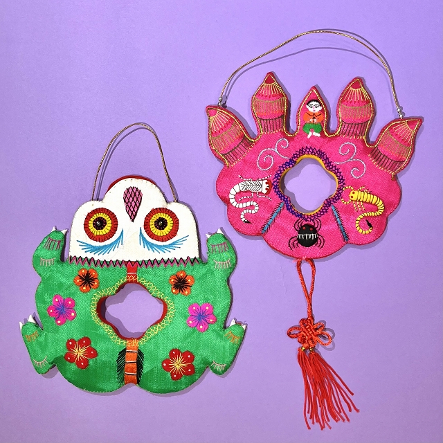 厄除け招福☆五毒刺繍の吊るし飾り/ヒキガエル/蓮の花