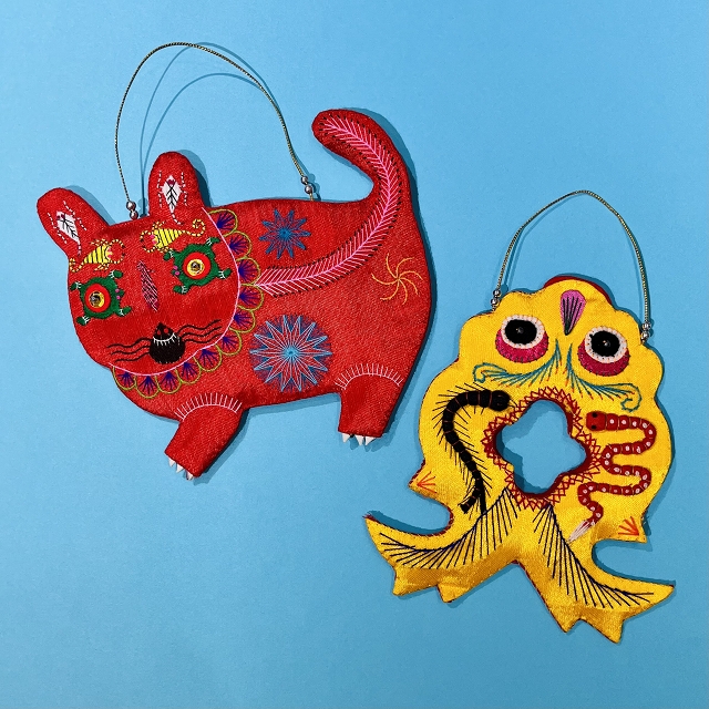 厄除け招福☆五毒刺繍の吊るし飾り/虎/金魚